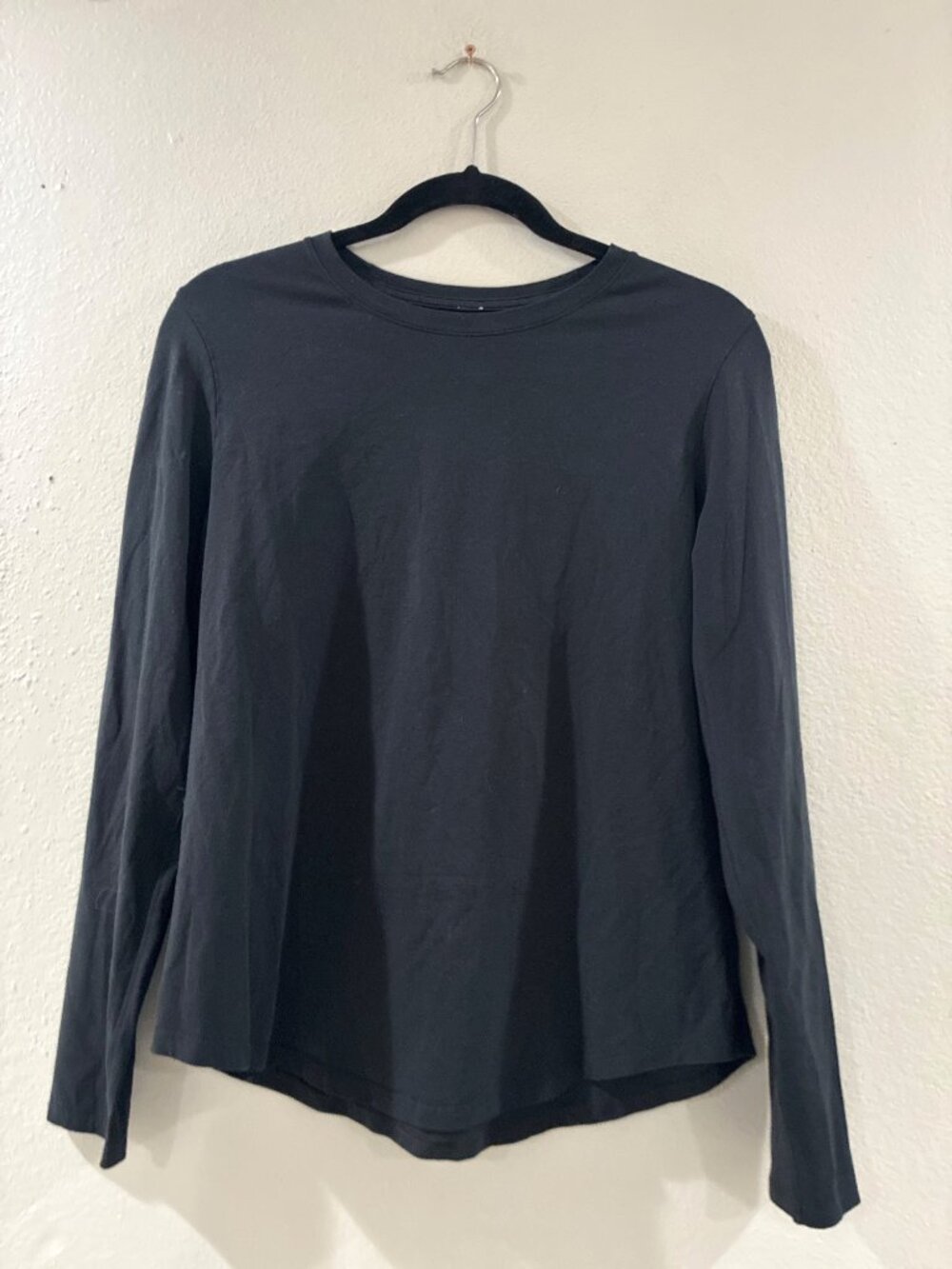 Lululemon Love Long-Sleeve Womens Black Shirt classic crew neckline curved hem